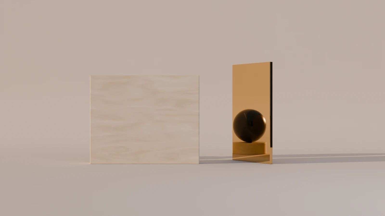 Goldene Spiegeltafel zeigt eine Kugel in Navy, die hinter einer Wand aus Travertin verborgen ist
